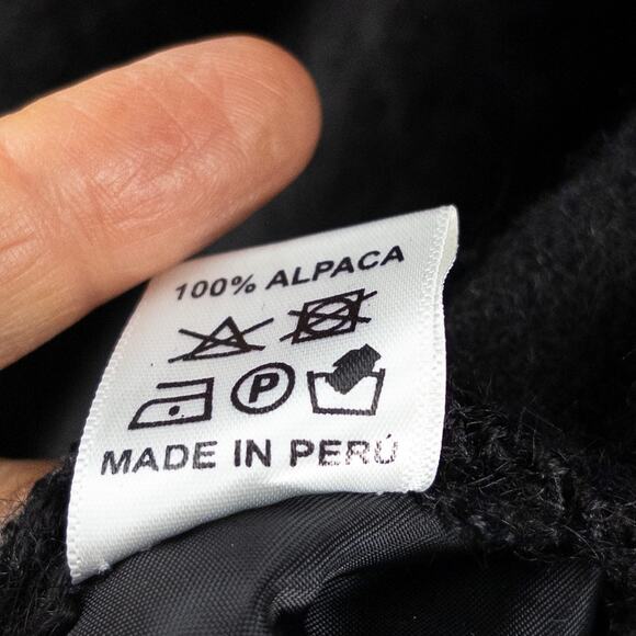 Simply Natural 100% Alpaca One Size Peru Black Shawl Wrap Poncho Buttons Scarf - Picture 7 of 9